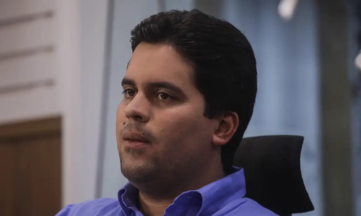 Bolsa atleta será reajustado 12%, diz ministro André Fufuca