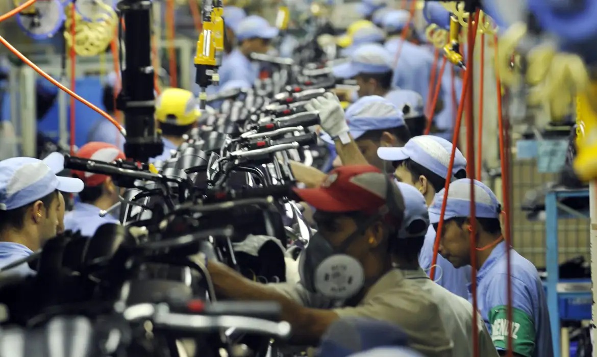 Desemprego recua para 7,1%, o menor do trimestre desde 2014