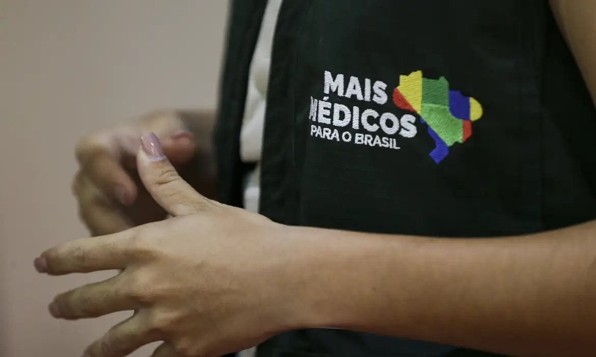 Novo edital do Programa Mais Médicos oferecerá 3.184 Vagas, diz ministra da Saúde