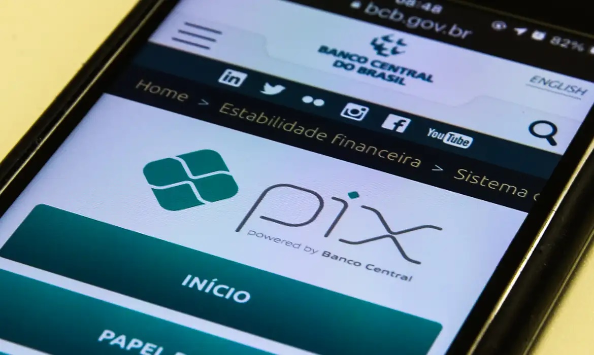 Saiba como não ser enganado por bandidos no golpe do Pix errado