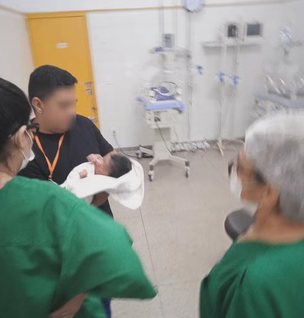 Resgate: Mulher faz parto sozinha e ficar 8 dias trancada com bebê no Piauí