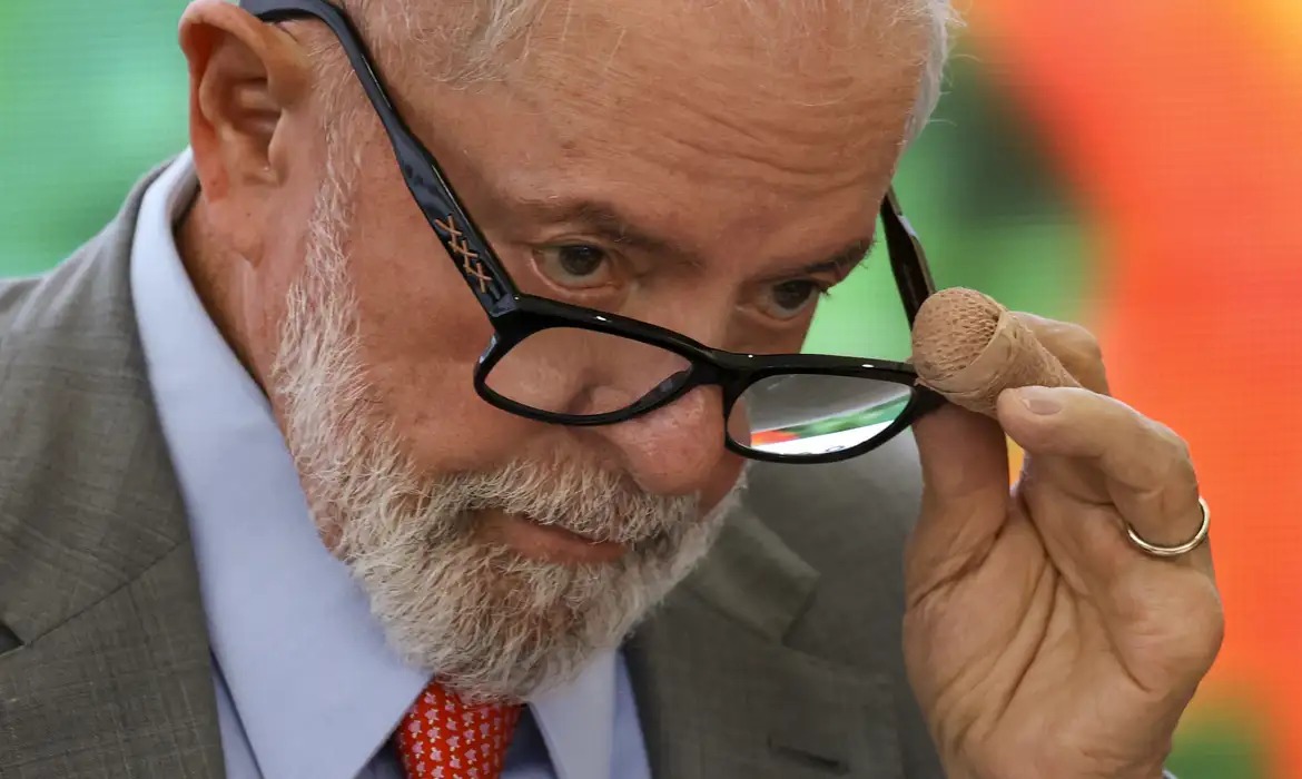 Lula  critica atuação do presidente do Banco Central e promete mudanças